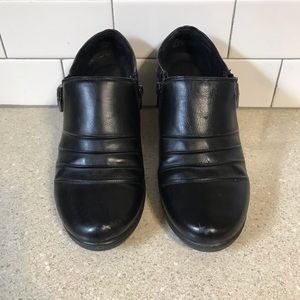 Size 10W Easy Street Shoes